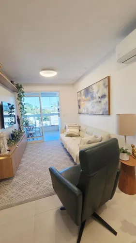 Apartamento semi mobiliado com 2 dormitórios à 200m da Praia dos Ingleses!