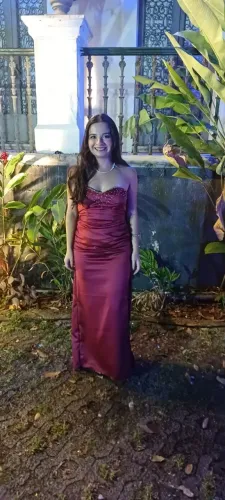 vestido de festa de cetim vinho