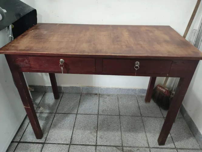 Mesa Escrivaninha em Pérola c Gavetas e Chaves!