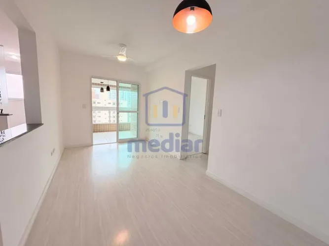 Apartamento 2 dormitórios sendo 1 suíte, varanda integrada, vista para o mar, no Canto do