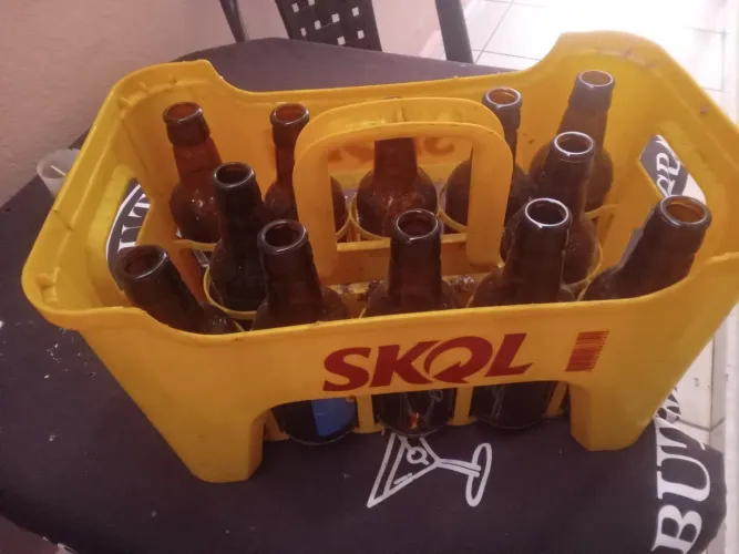 Vendo 12 Garrafinhas com Caixa (Ambev)