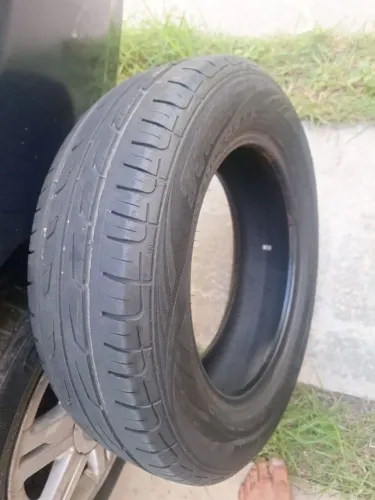 Vendo pneus aro 14 100 reais a unidade