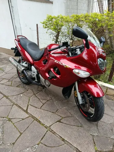 Suzuki GSX 750 muito nova acima da media aceito trocas