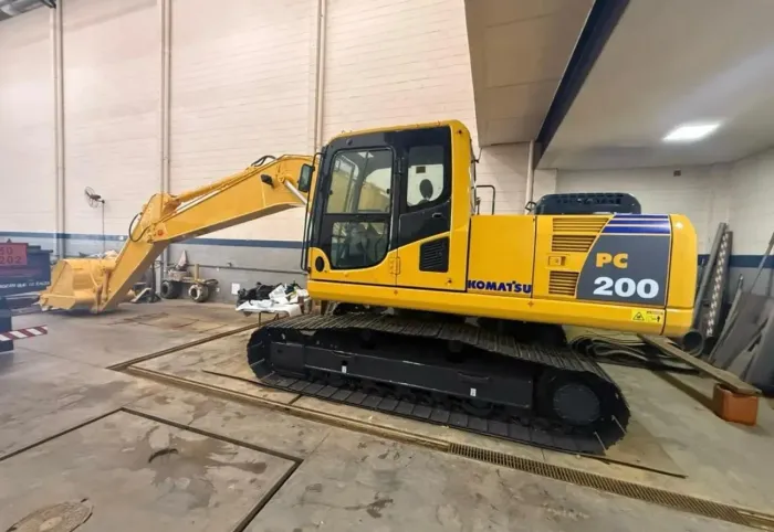 Escavadeira Hidráulica Komatsu PC200 2010 à venda