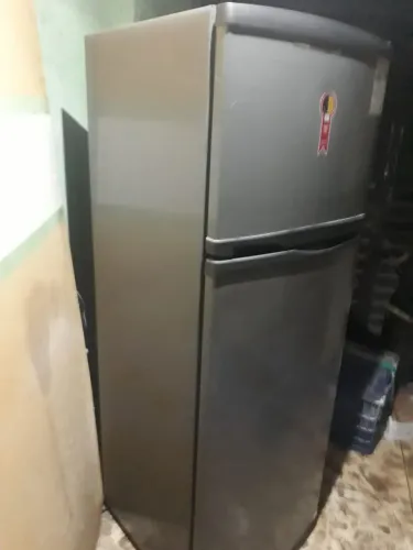 Geladeira Consul Frost Free com defeito não gela 200 pra levar logo retirada na compensa