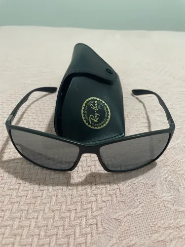 ÓCULOS DE SOL RAY-BAN POLARIZADO