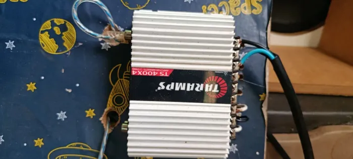 Taramps TS400x4. USADO MAS EM BOAS CONDIÇÕES E FUNCIONANDO TUDO CERTINHO