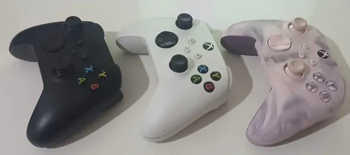 Controles Xbox Originais, 280 reais cada.