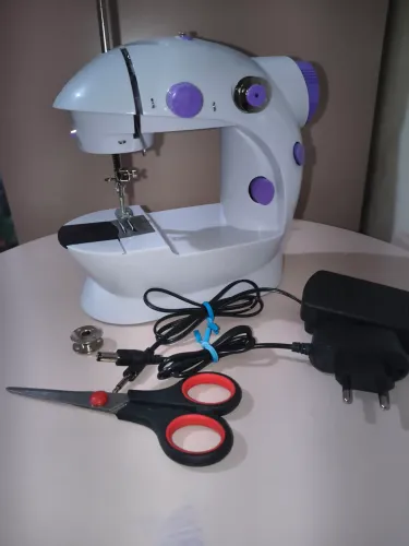 Mini máquina de costura