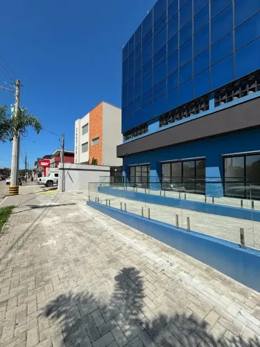 Salas comerciais de 30m² disponíveis para locação em excelente localização de Caraguatatub