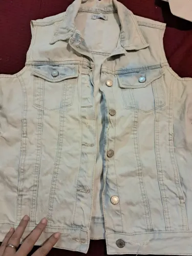 Vende-se JAQUETA JEANS no tom claro
