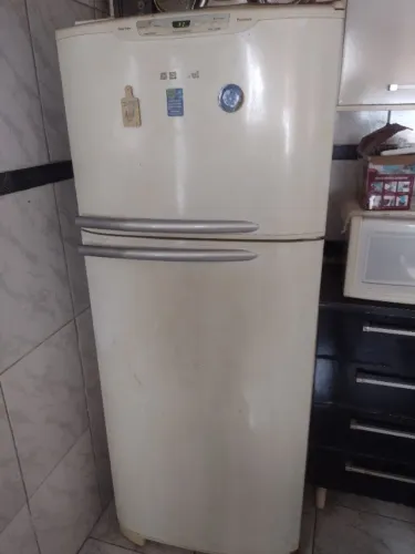 Geladeira Electrolux DF41 382lts freezer 91lts- Tem que trocar o sensor de degelo
