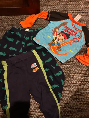 Kit com 3 peças de pijama 2 calças e 1 BLUSA para 3 anos