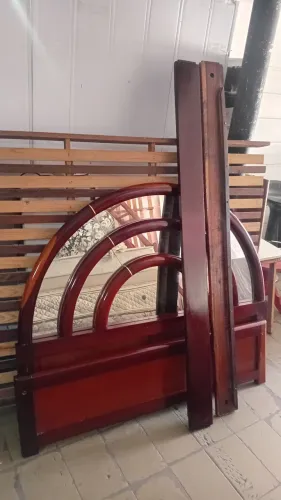 Cama de casal de madeira (Massaranduba)