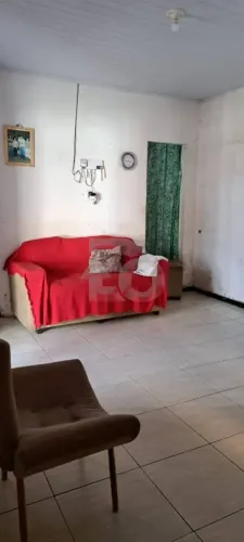 Imóvel no Bairro Olaria com 2 Quartos e Quintal Venda à Vista