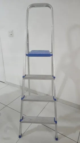 Escada de Alumínio 4 Degraus (MOR)