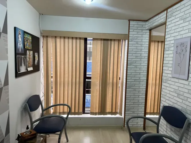 Sala comercial com 17m² no Centro - Nova Friburgo - RJ.