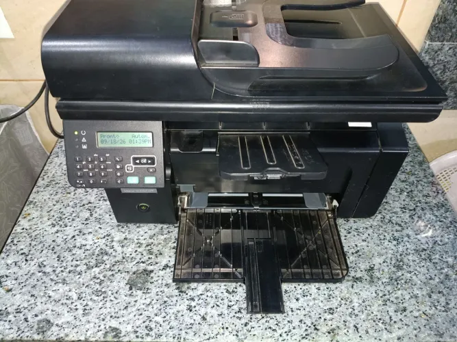 Vendo impressora Hp LaserJet m1212nf mfp, funcionando com apenas 34mil cópias ao total.