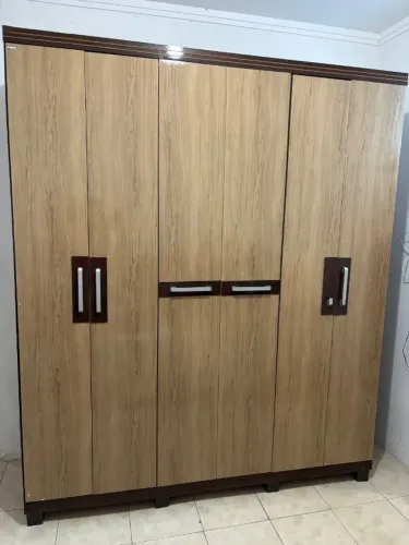 Guarda roupa 6 portas