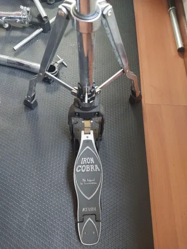 Máquina de chimbal Tama Iron Cobra Velo Glide + Presilha Pearl Rápido Lock clutch