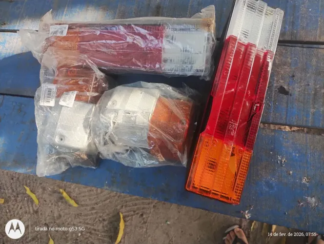 Jogo de lanterna e seta de caminhão 