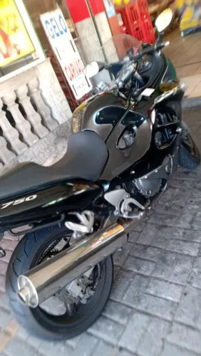A GSXF 750 DOS SONHOS
