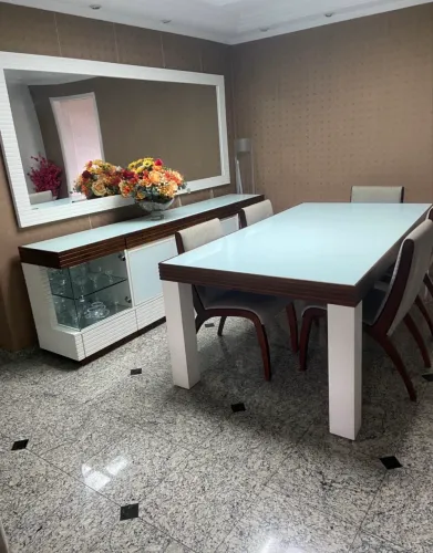 Espelho + Buffet + Mesa com 5 cadeiras