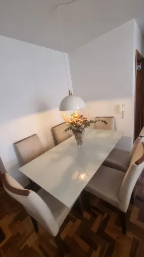 Mesa de vidro com 6 cadeiras
