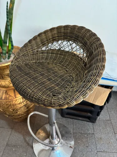 Banqueta de fibra com regulagem de altura