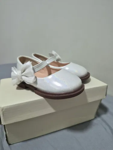 Vendo sapatilha e bota infantil
