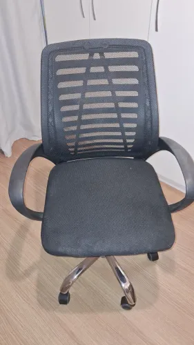 Vendo cadeira para escritório com rodinhas