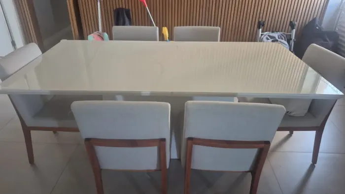 Mesa com 6 cadeiras