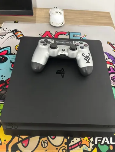 Playstation 4 (Controle edição especial God of War)