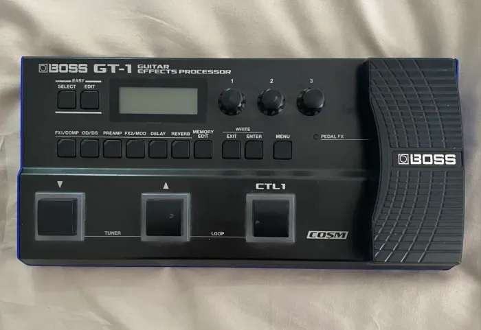 Pedaleira Boss GT-1 + Fonte 9V - Excelente Estado
