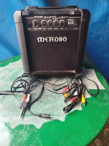 Caixa amplificador  com entrada pra microfone. Violão. Guitarra.etc está funcionando 
