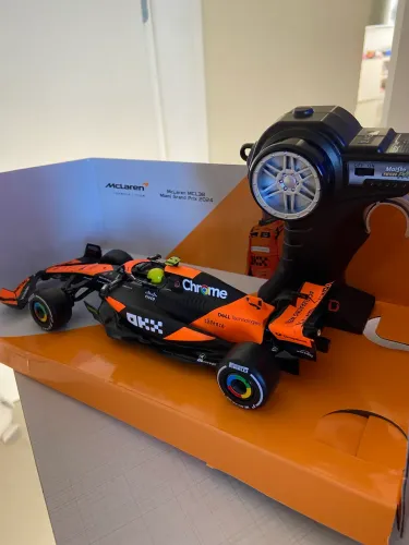 Carrinho F1 MCLaren ( controle remoto ) 