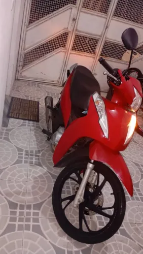 Moto Biz 125 flex, na cor vermelha única dona