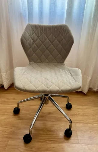 Cadeira de escritório giratória usada