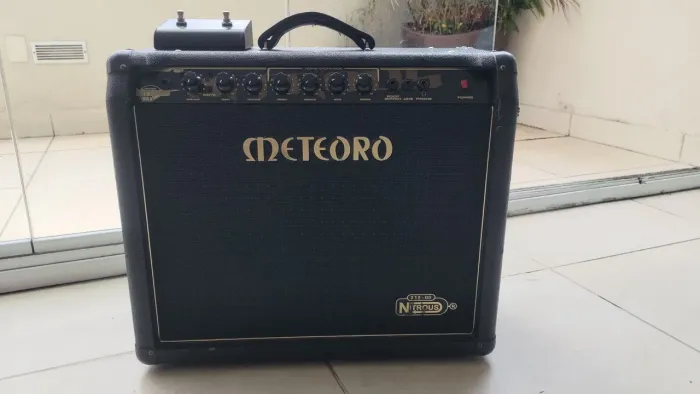 SEM TROCAS! Amplificador Meteoro Nitrous GS-210, 2 falantes de 10 polegadas + Footswitch!