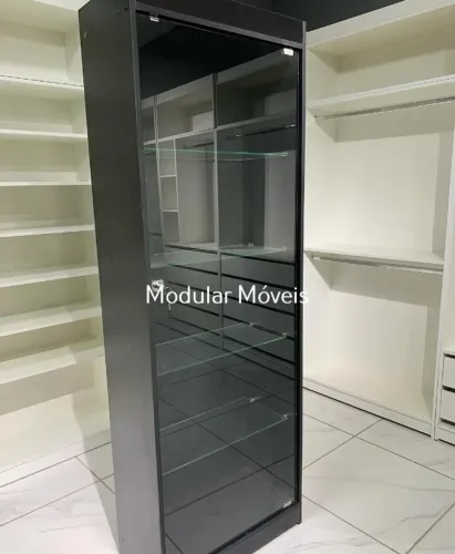 Estante Prateleira de Vidro com Porta de Vidro Basculante com Chave - MDF Preto - Direto d