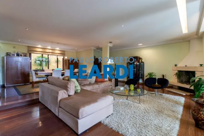 CASA ASSOBRADADA - CIDADE ADEMAR - SP