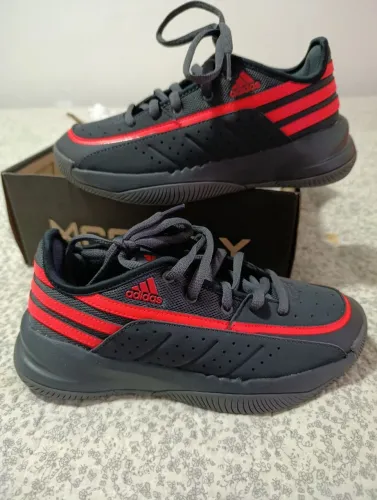 Tênis Novo Adidas 36 
