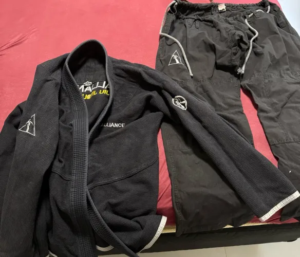 Kimono Alliance praticamente novo, 2 meses de uso?