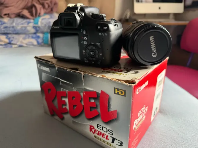 VENDE-SE CÂMERA CANON EOS REBEL T3 + KIT COMPLETO