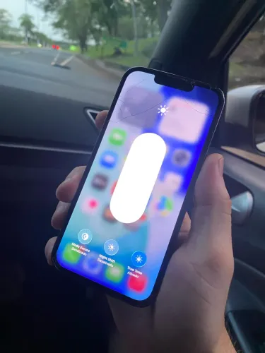 Vendo iPhone 13 Pro com detalhes 