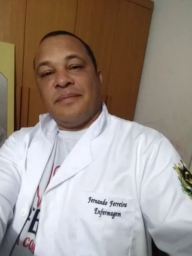 Acompanhante hospitalar/cuidador de idosos em residência