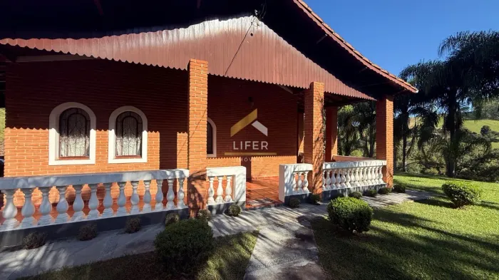 Sítio à Venda em Morungaba com 19.000 m², Casa, Edícula, Área Gourmet e Campo de Futebol
