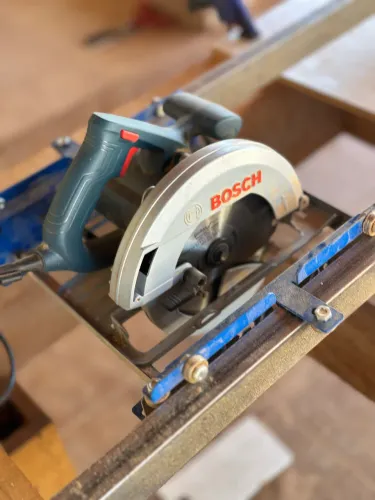Serra Circular Bosch GKS 150 7.1/4" 1500W + Guia de bancada