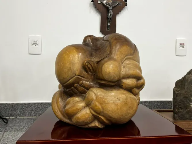 Escultura de Buda triste