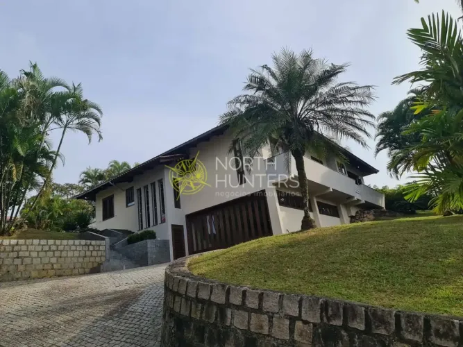 Casa de alto padrão, AVERBADA com terreno de 1.380m² à venda no bairro Glória, Joinville,